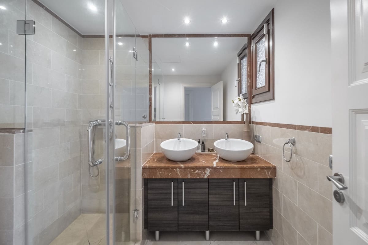 6 bedroom Villa for sale in El Madronal with pool - € 3,499,000 (Ref: 9583126)
