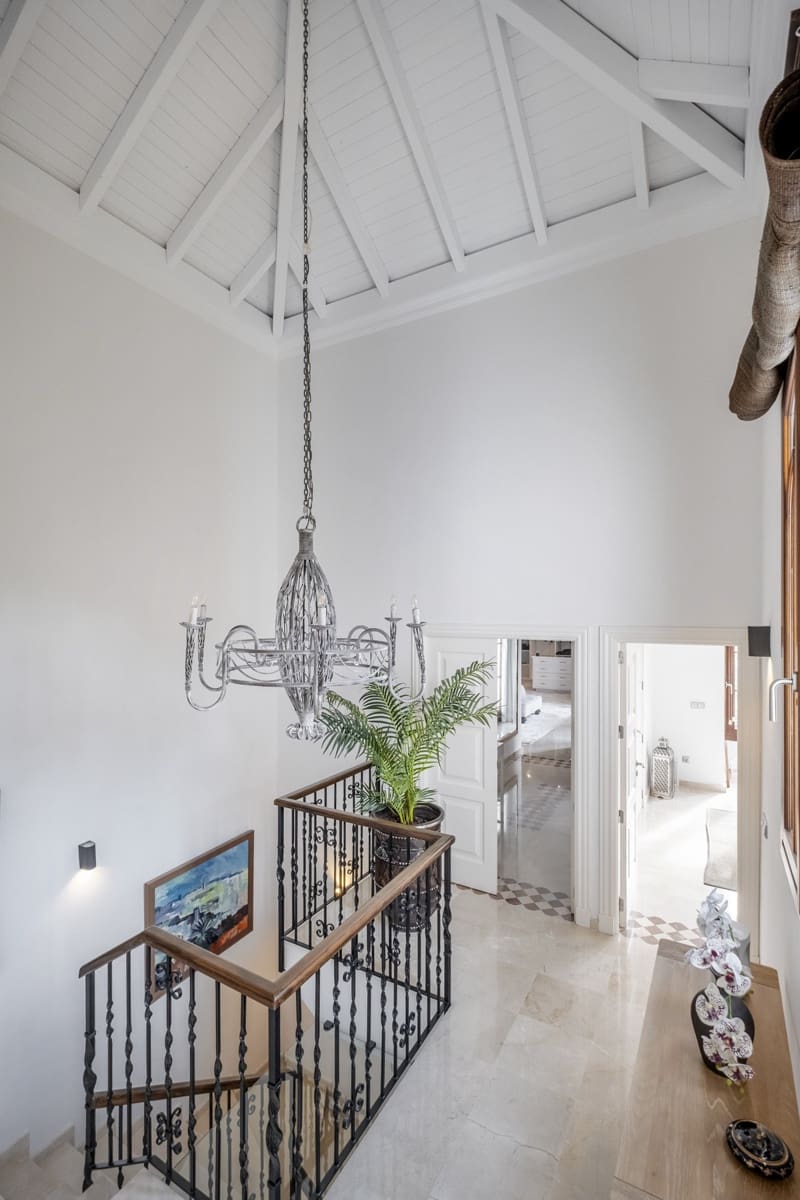 6 bedroom Villa for sale in El Madronal with pool - € 3,499,000 (Ref: 9583126)