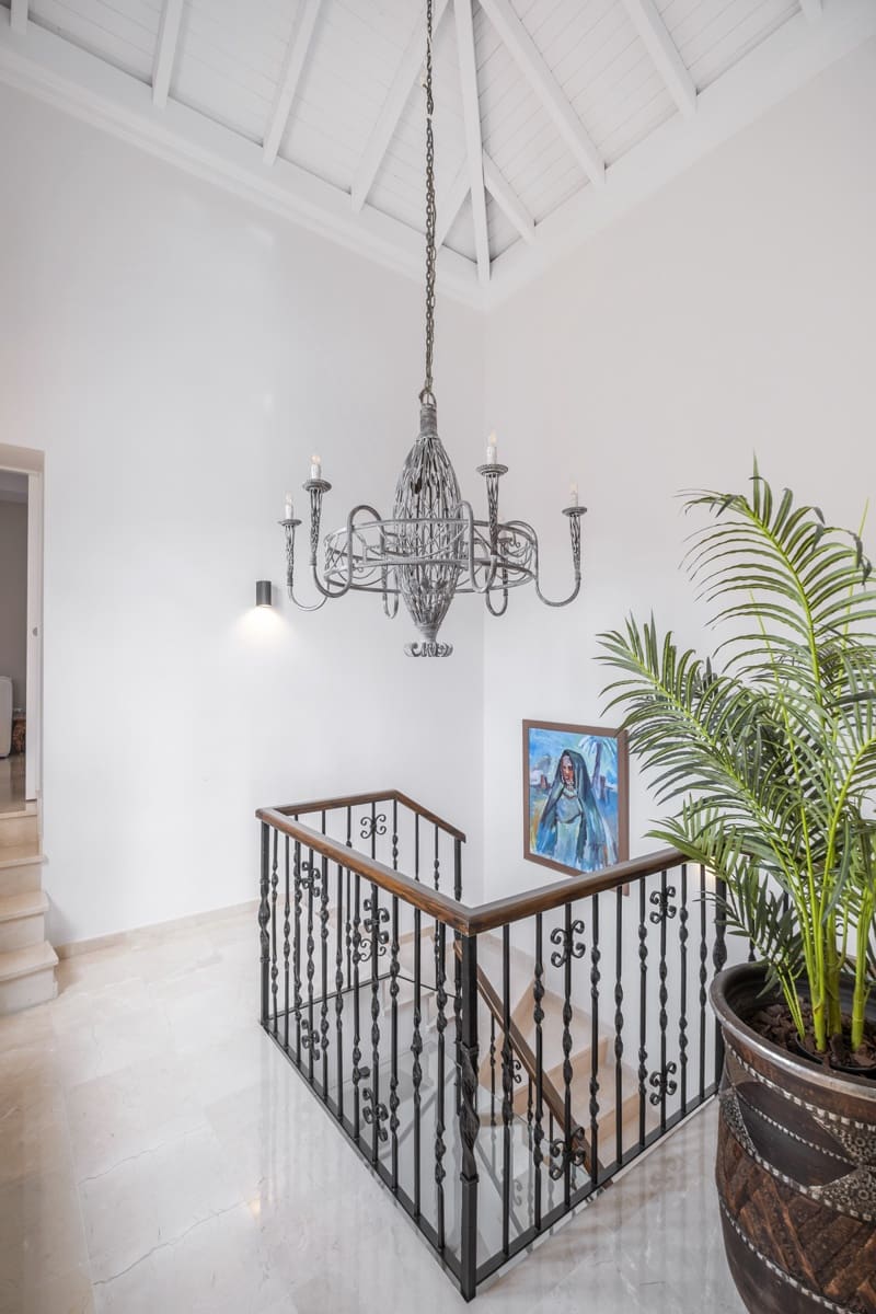6 bedroom Villa for sale in El Madronal with pool - € 3,499,000 (Ref: 9583126)