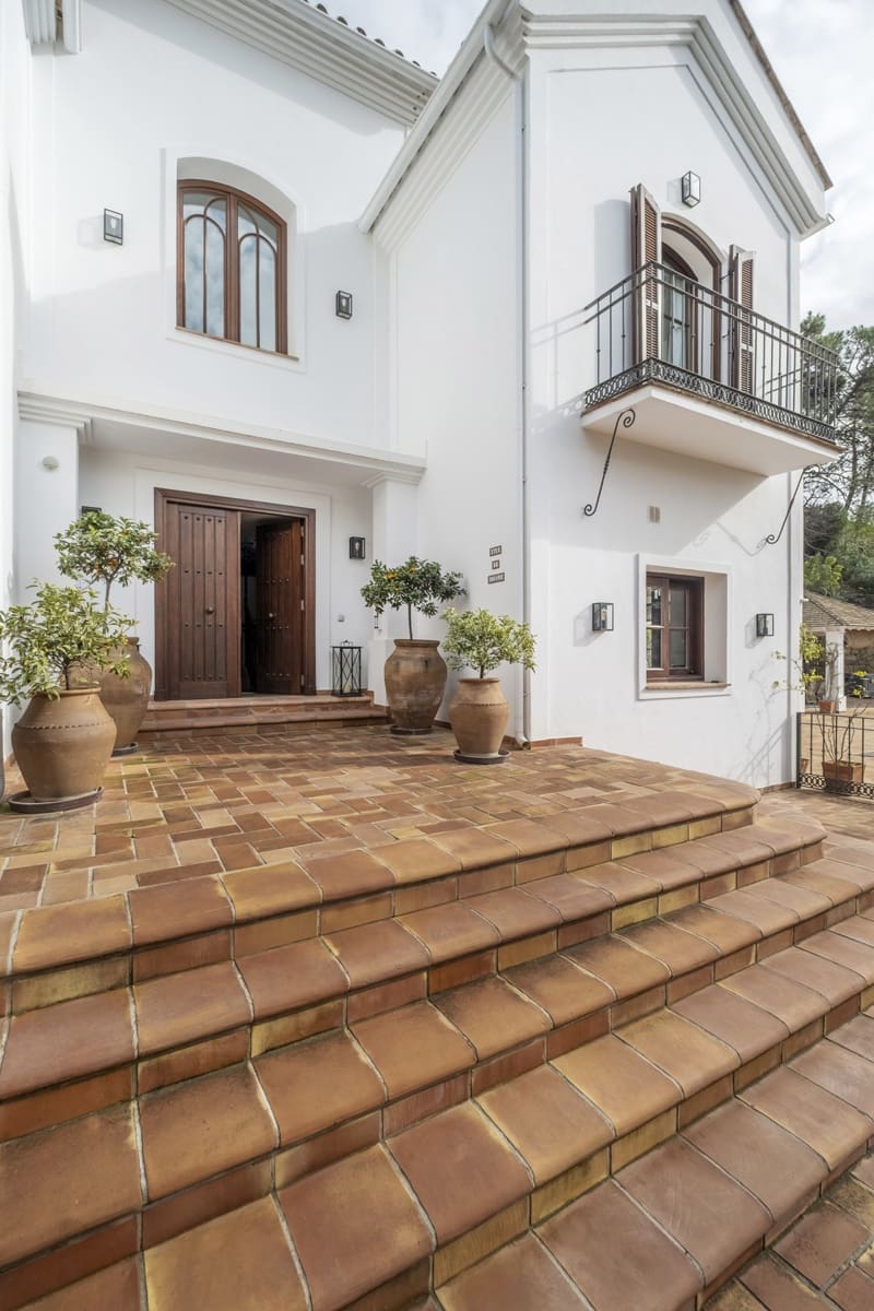 6 bedroom Villa for sale in El Madronal with pool - € 3,499,000 (Ref: 9583126)