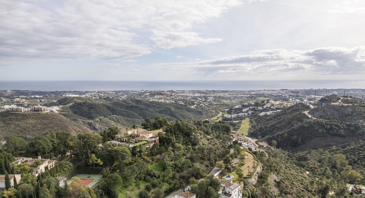 6 bedroom Villa for sale in El Madronal with pool - € 3,499,000 (Ref: 9583126)