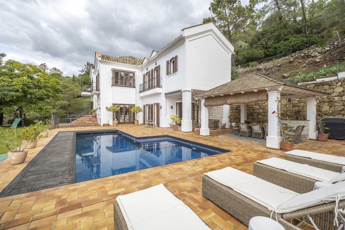 6 bedroom Villa for sale in El Madronal with pool - € 3,499,000 (Ref: 9583126)