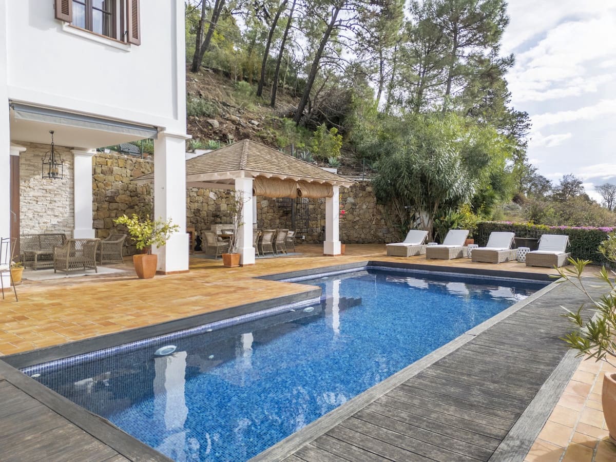 6 bedroom Villa for sale in El Madronal with pool - € 3,499,000 (Ref: 9583126)