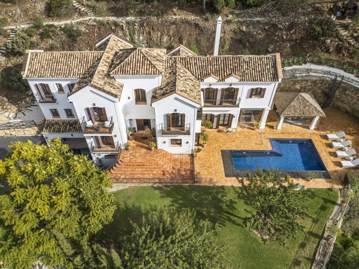 6 bedroom Villa for sale in El Madronal with pool - € 3,499,000 (Ref: 9583126)