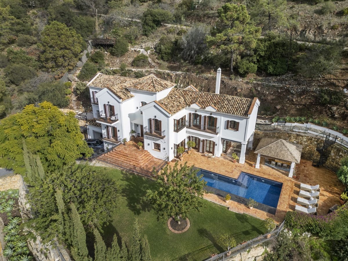6 bedroom Villa for sale in El Madronal with pool - € 3,499,000 (Ref: 9583126)