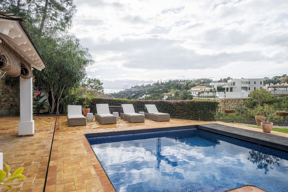 6 bedroom Villa for sale in El Madronal with pool - € 3,499,000 (Ref: 9583126)