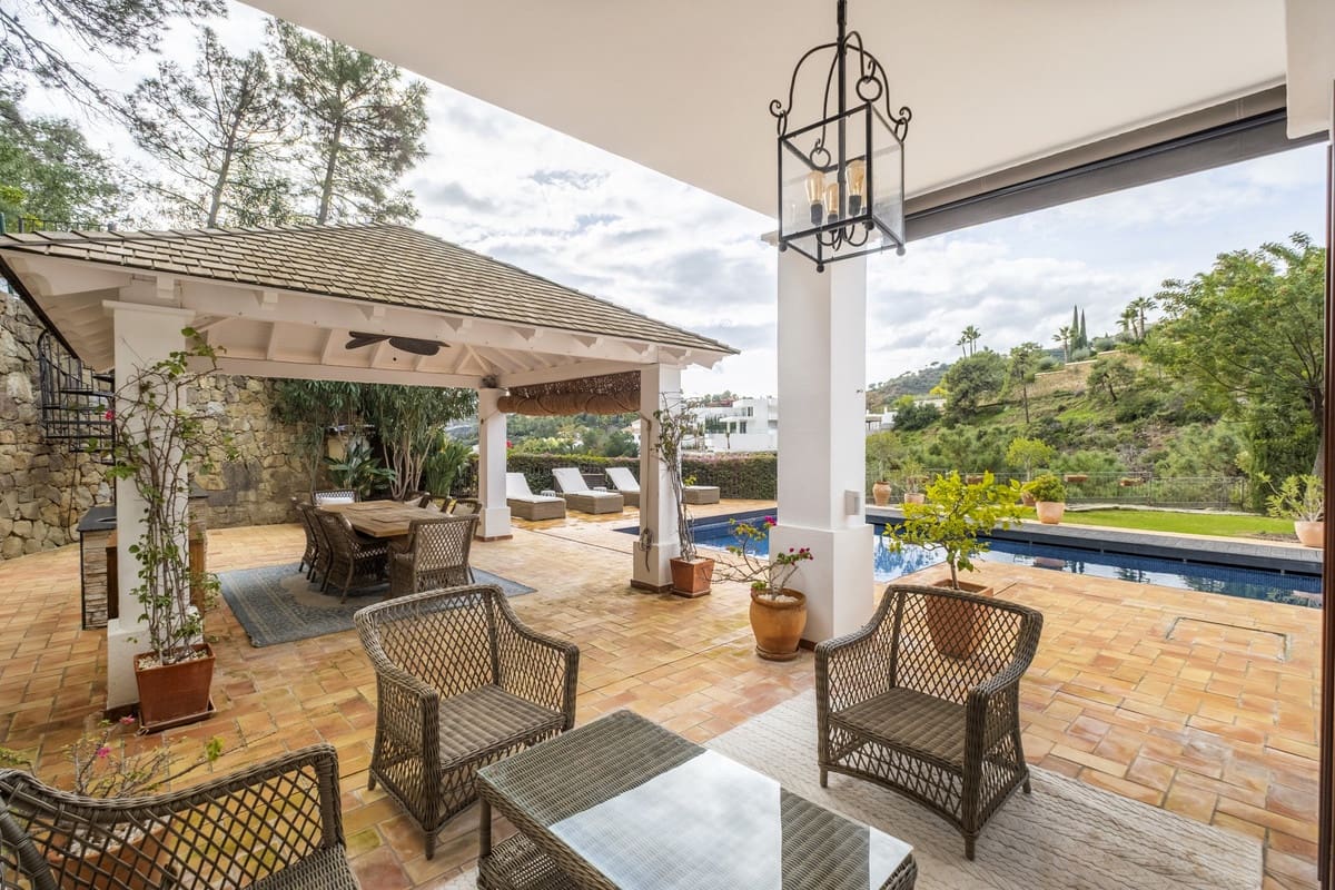 6 bedroom Villa for sale in El Madronal with pool - € 3,499,000 (Ref: 9583126)