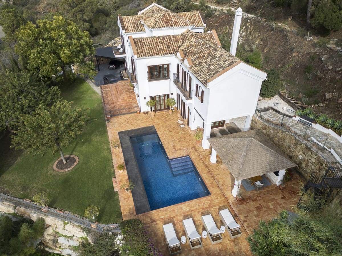 6 bedroom Villa for sale in El Madronal with pool - € 3,499,000 (Ref: 9583126)