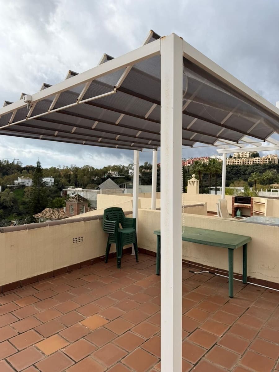 3 makuuhuone Omakotitalo myytävänä paikassa La Quinta mukana uima-altaan - 795 000 € (Ref: 9586801)