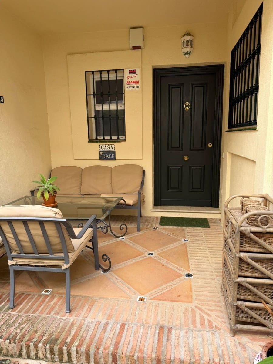 3 makuuhuone Omakotitalo myytävänä paikassa La Quinta mukana uima-altaan - 795 000 € (Ref: 9586801)