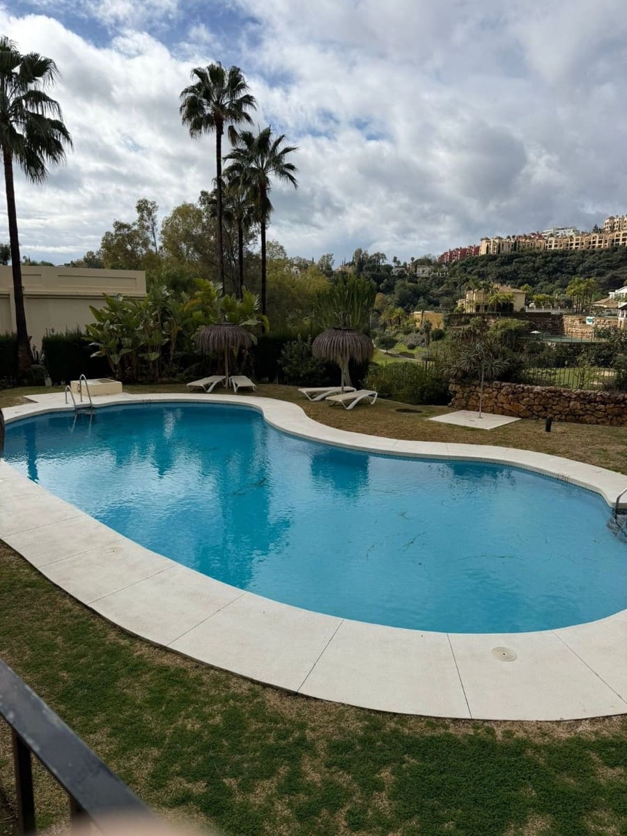 3 makuuhuone Omakotitalo myytävänä paikassa La Quinta mukana uima-altaan - 795 000 € (Ref: 9586801)