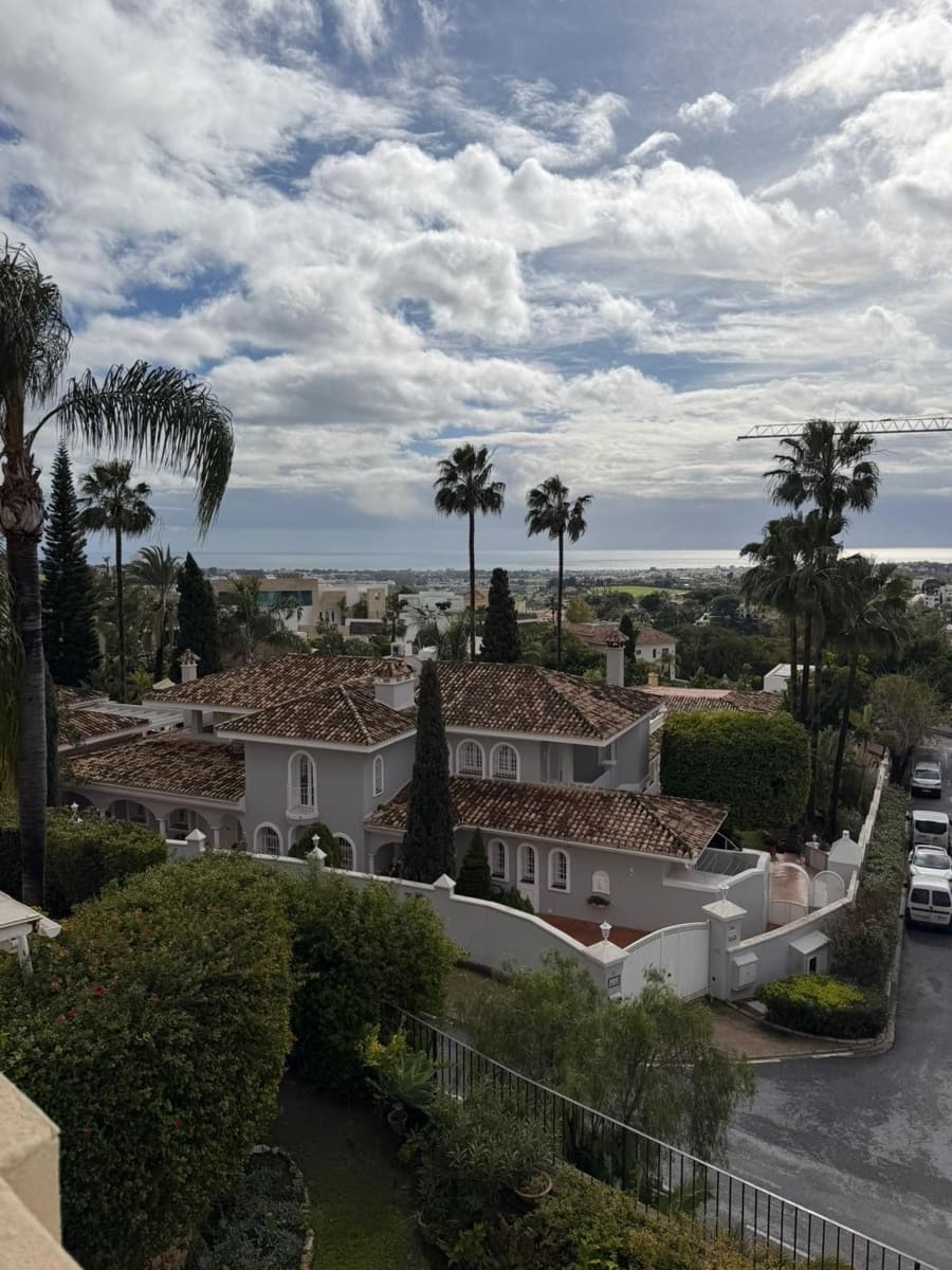 3 makuuhuone Omakotitalo myytävänä paikassa La Quinta mukana uima-altaan - 795 000 € (Ref: 9586801)