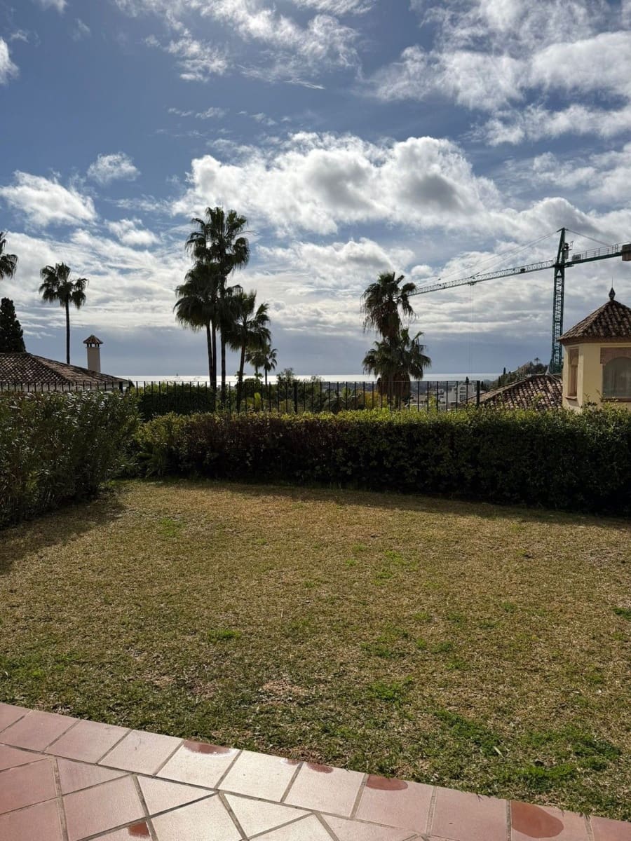 3 makuuhuone Omakotitalo myytävänä paikassa La Quinta mukana uima-altaan - 795 000 € (Ref: 9586801)