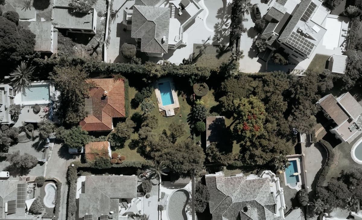 3 bedroom Villa for sale in Marbesa with pool - € 1,800,000 (Ref: 9586802)