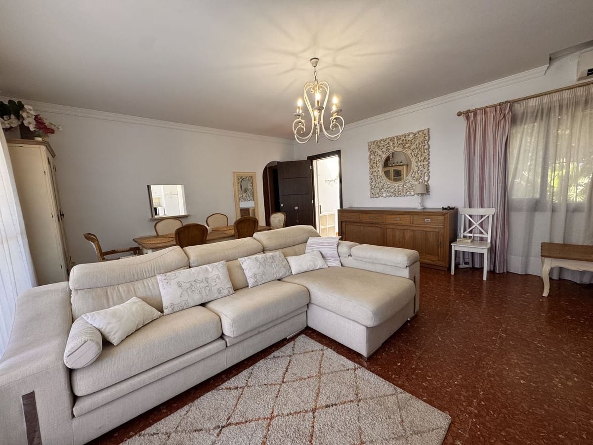 3 bedroom Villa for sale in Marbesa with pool - € 1,800,000 (Ref: 9586802)