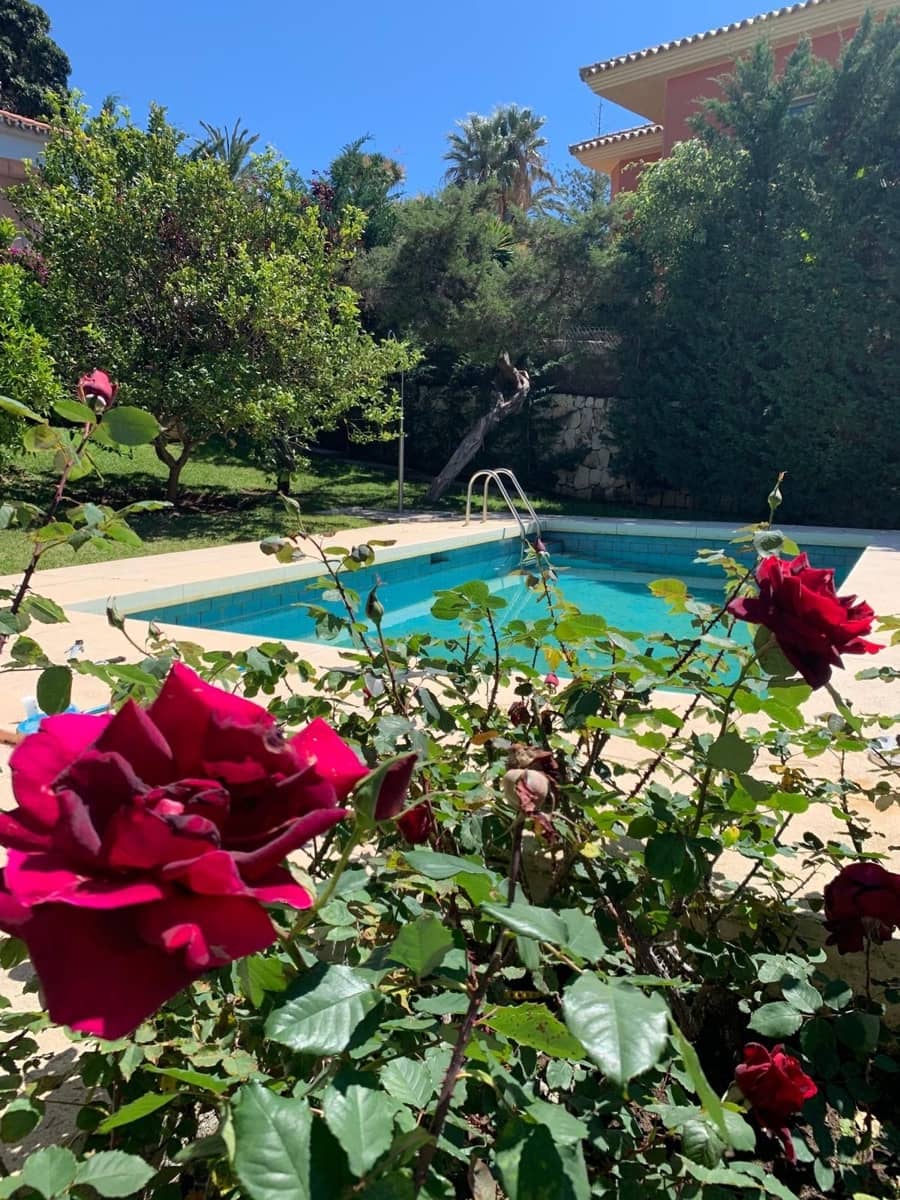 3 bedroom Villa for sale in Marbesa with pool - € 1,800,000 (Ref: 9586802)