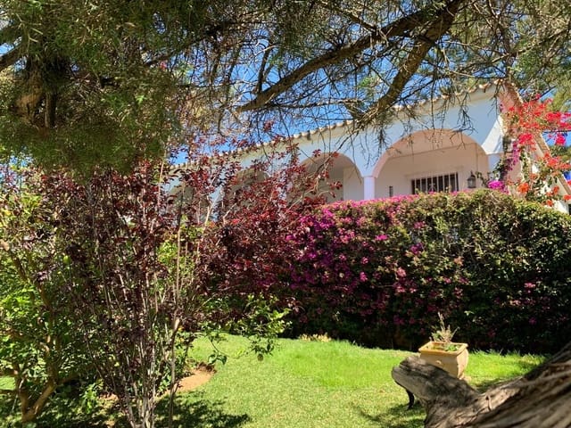 3 makuuhuone Huvila myytävänä paikassa Marbesa, Marbella mukana uima-altaan - 1 800 000 € (Ref: 9586802)