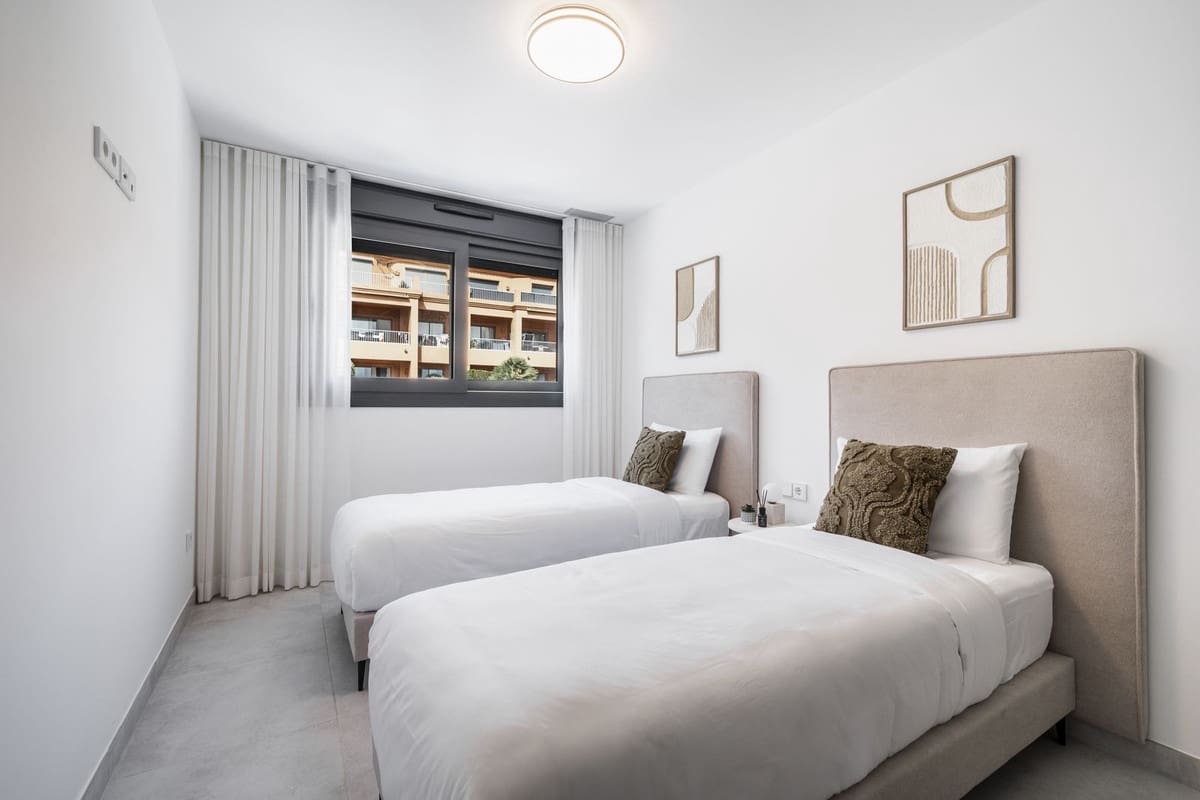 3 soveværelse Penthouse til salg i Estepona med swimmingpool - € 895.000 (Ref: 9596466)