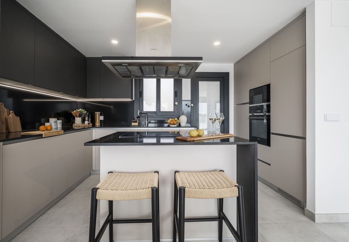 3 soveværelse Penthouse til salg i Estepona med swimmingpool - € 895.000 (Ref: 9596466)