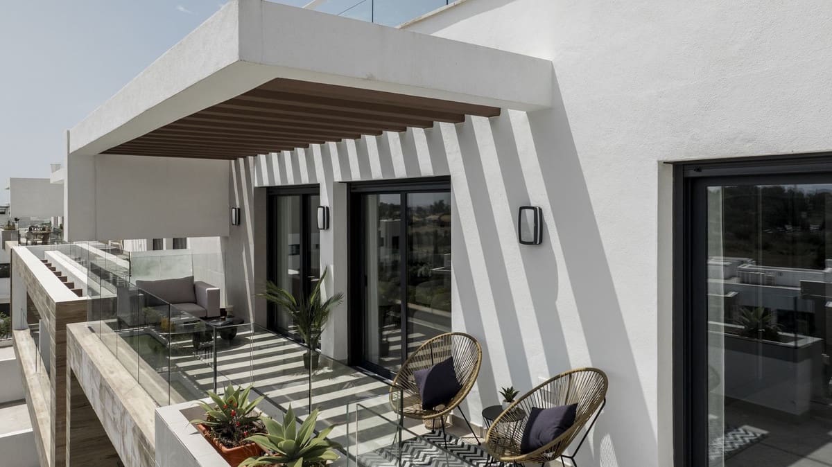 3 soveværelse Penthouse til salg i Estepona med swimmingpool - € 895.000 (Ref: 9596466)