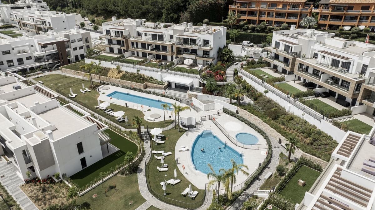3 soveværelse Penthouse til salg i Estepona med swimmingpool - € 895.000 (Ref: 9596466)
