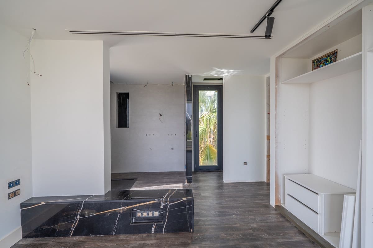 3 makuuhuone Huvila myytävänä paikassa Estepona mukana uima-altaan - 950 000 € (Ref: 9596467)