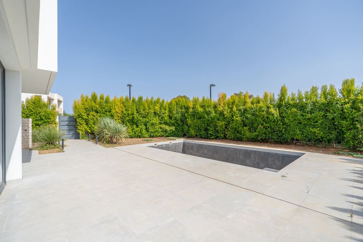 3 makuuhuone Huvila myytävänä paikassa Estepona mukana uima-altaan - 950 000 € (Ref: 9596467)