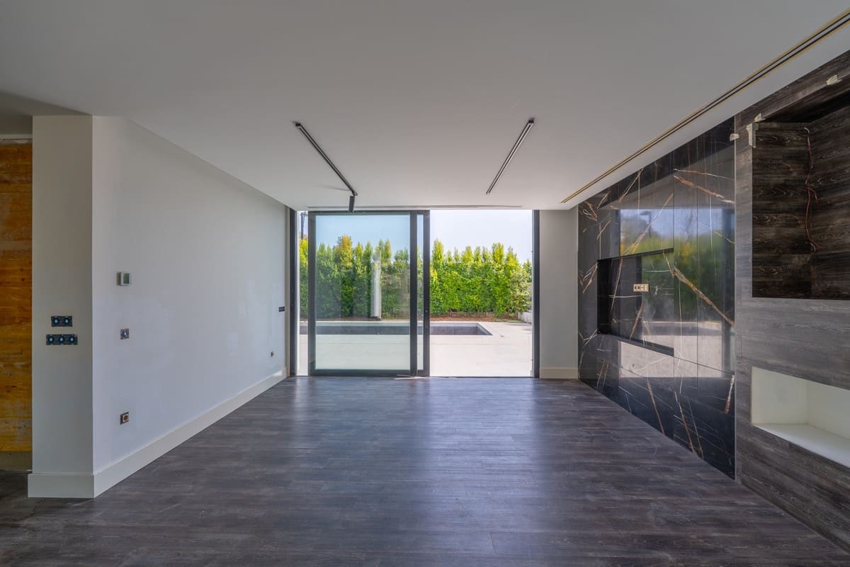 3 makuuhuone Huvila myytävänä paikassa Estepona mukana uima-altaan - 950 000 € (Ref: 9596467)