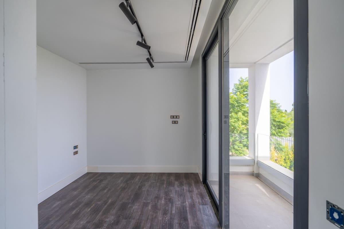 3 makuuhuone Huvila myytävänä paikassa Estepona mukana uima-altaan - 950 000 € (Ref: 9596467)