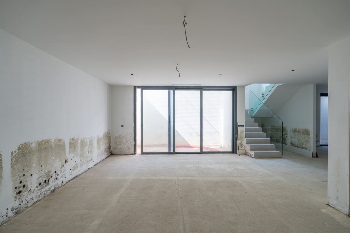 3 makuuhuone Huvila myytävänä paikassa Estepona mukana uima-altaan - 950 000 € (Ref: 9596467)