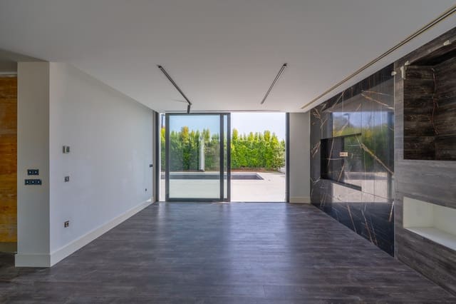 3 makuuhuone Huvila myytävänä paikassa Parque Central, Estepona mukana uima-altaan - 950 000 € (Ref: 9596467)