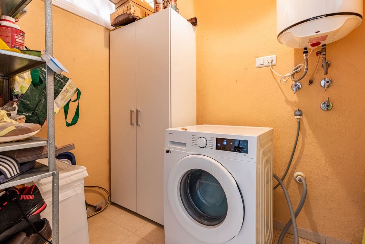 2 bedroom Apartment for sale in Elviria with pool - € 349,000 (Ref: 9622609)