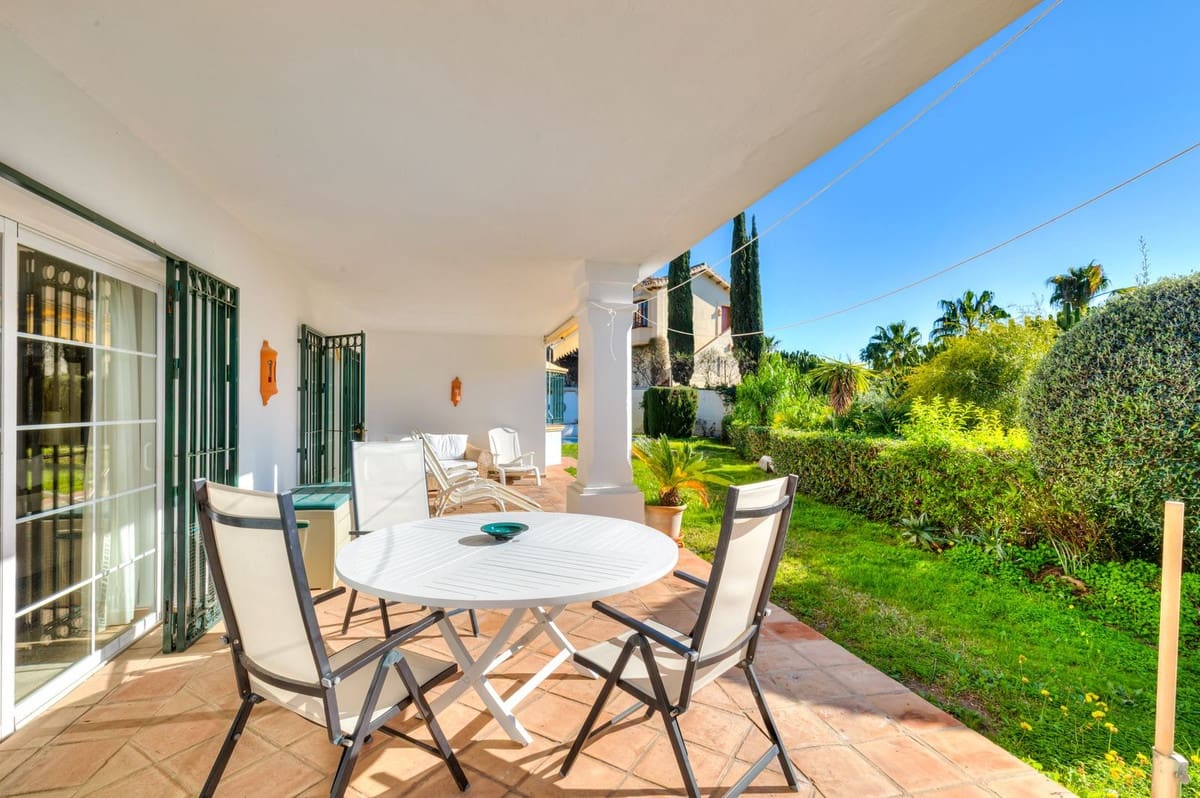 2 soveværelse Villa til salg i Benahavis med swimmingpool - € 986.000 (Ref: 9622612)