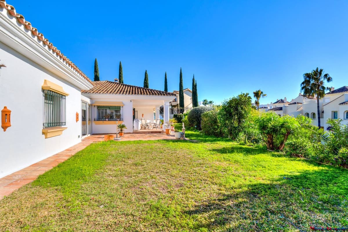 2 soveværelse Villa til salg i Benahavis med swimmingpool - € 986.000 (Ref: 9622612)