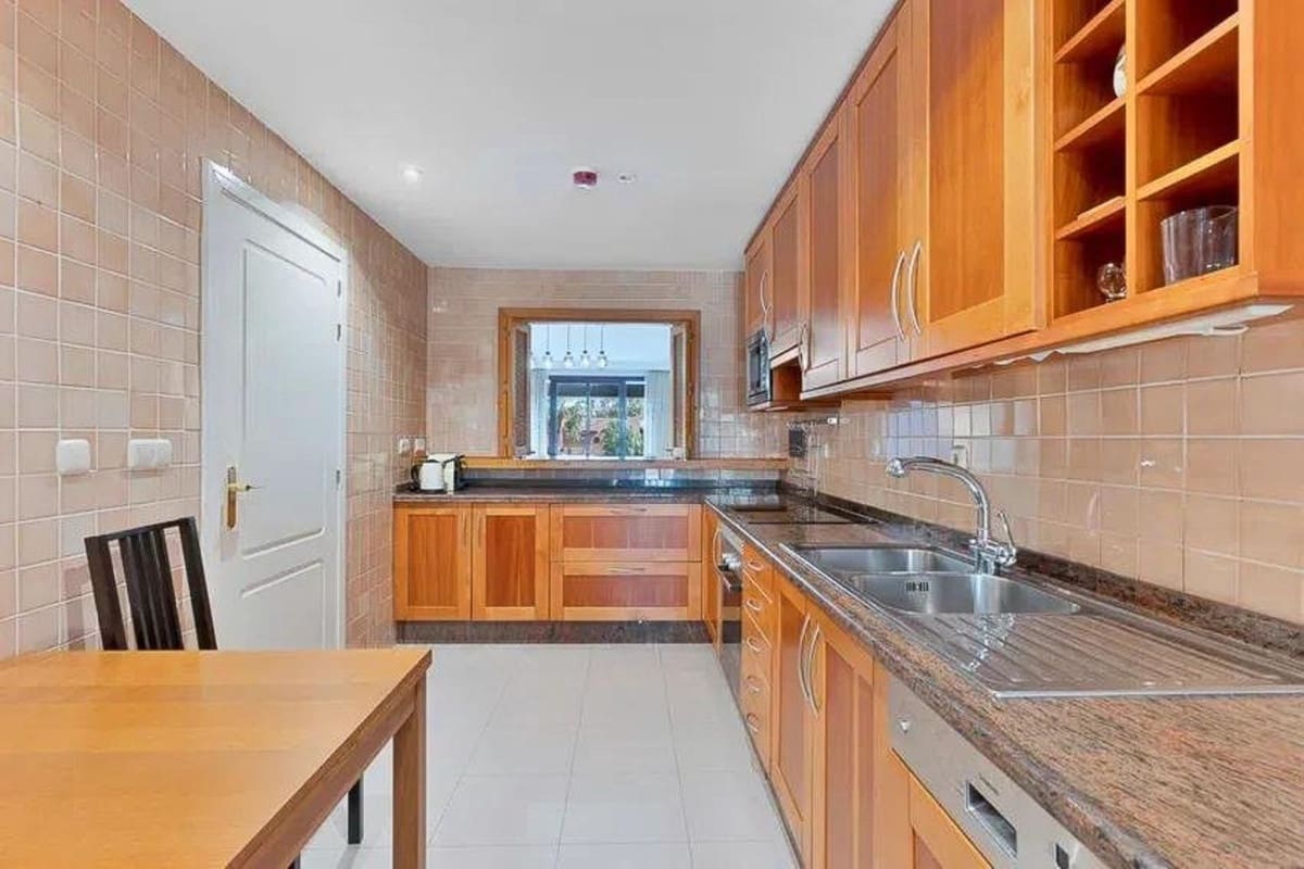 2 bedroom Apartment for sale in San Pedro de Alcantara with pool - € 845,000 (Ref: 9622613)