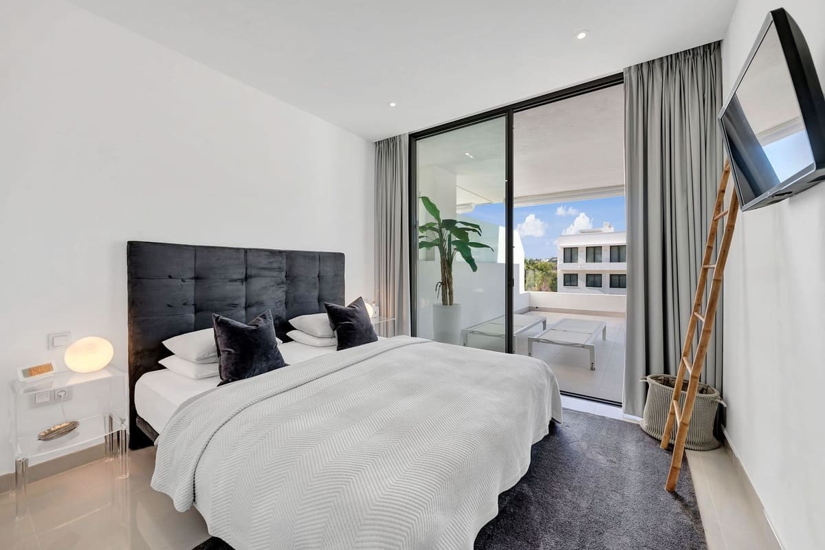 2 makuuhuone Huoneisto myytävänä paikassa El Paraiso mukana uima-altaan - 825 000 € (Ref: 9622614)