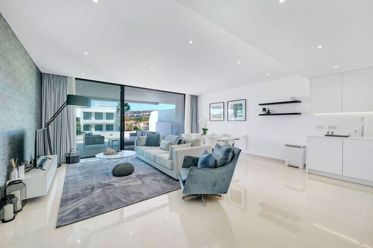 2 bedroom Apartment for sale in El Paraiso with pool - € 825,000 (Ref: 9622614)