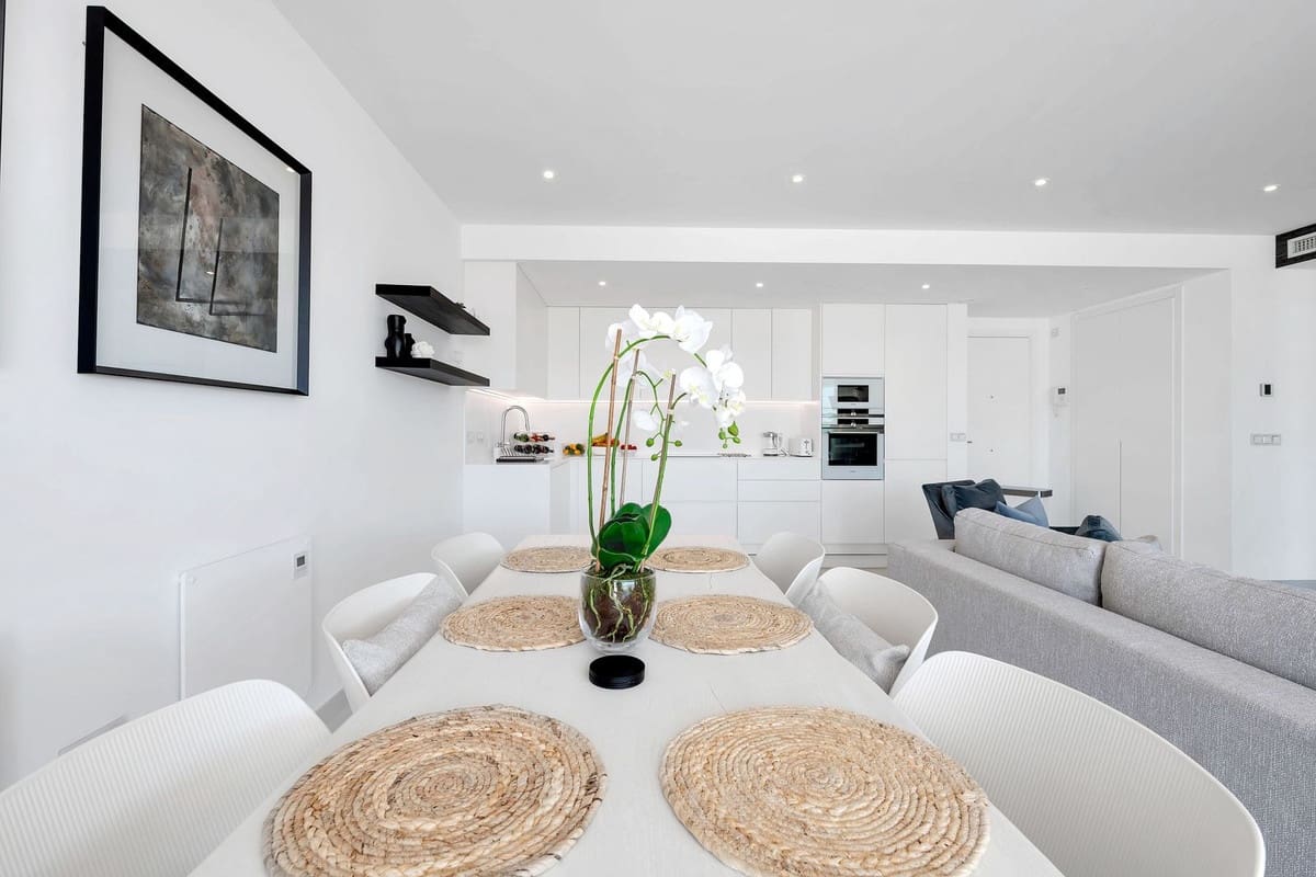 2 bedroom Apartment for sale in El Paraiso with pool - € 825,000 (Ref: 9622614)