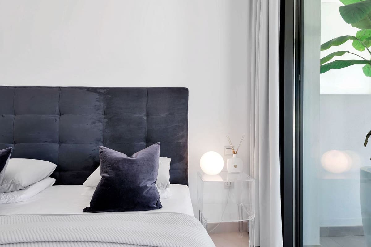 2 bedroom Apartment for sale in El Paraiso with pool - € 825,000 (Ref: 9622614)