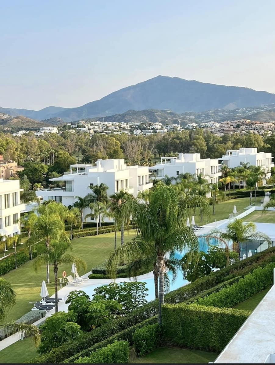 2 bedroom Apartment for sale in El Paraiso with pool - € 825,000 (Ref: 9622614)