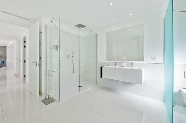 3 chambre Appartement à vendre à Nueva Atalaya, Estepona avec piscine - 1 200 000 € (Ref: 9622615)