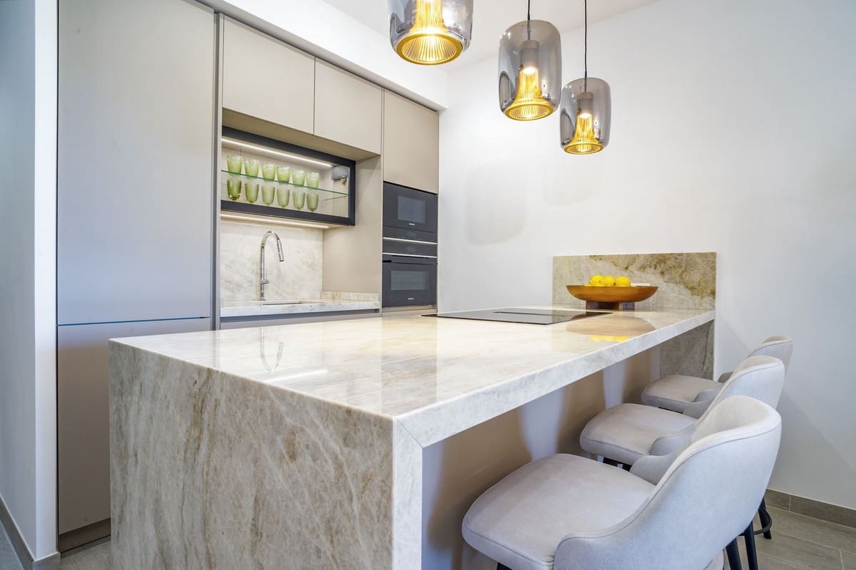 3 Zimmer Apartment zu verkaufen in Nueva Andalucia mit Pool - 995.000 € (Ref: 9622618)