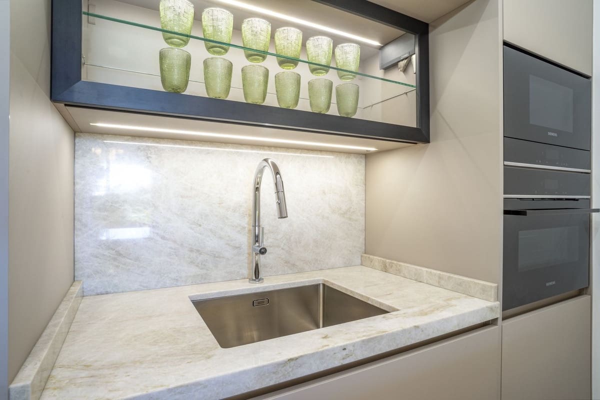 3 Zimmer Apartment zu verkaufen in Nueva Andalucia mit Pool - 995.000 € (Ref: 9622618)