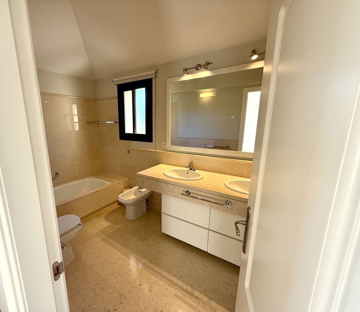 3 soveværelse Lejlighed til salg i Benahavis med swimmingpool - € 975.000 (Ref: 9622619)