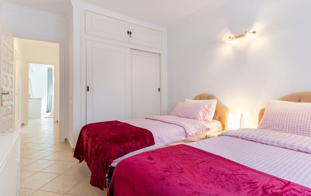 2 soverom Penthouse til salgs i Benahavis med svømmebasseng - € 315 000 (Ref: 9622621)