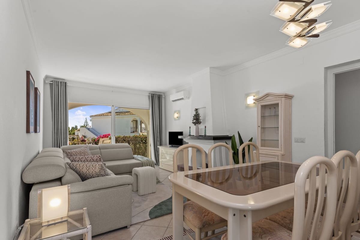 2 soverom Penthouse til salgs i Benahavis med svømmebasseng - € 315 000 (Ref: 9622621)
