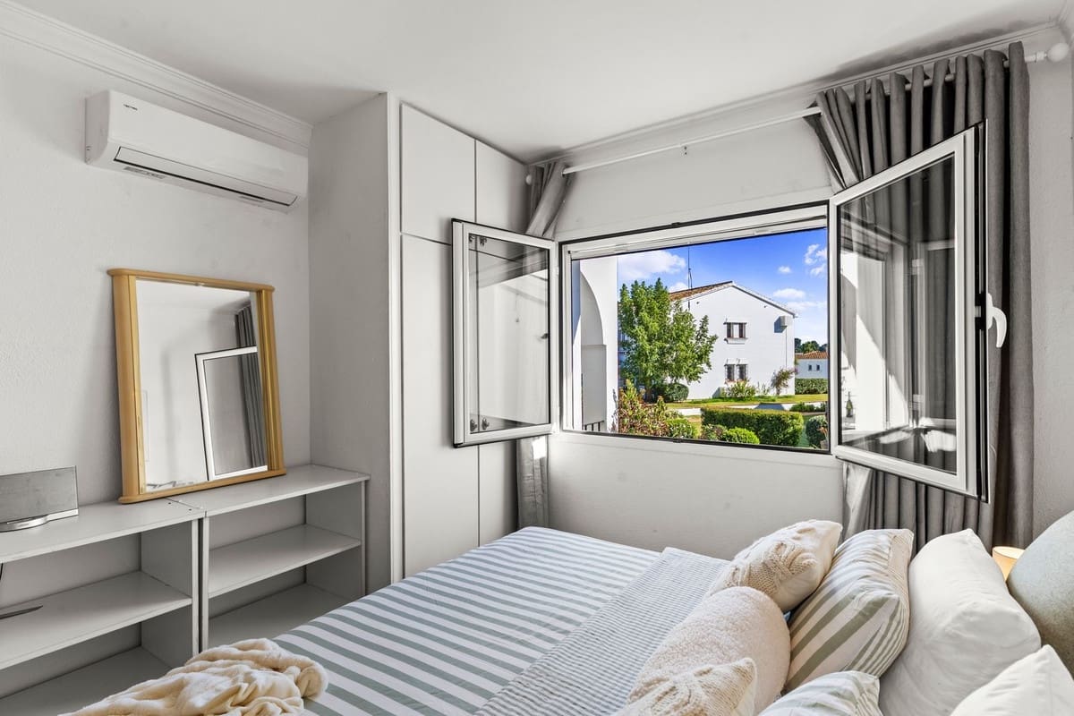 2 soverom Penthouse til salgs i Benahavis med svømmebasseng - € 315 000 (Ref: 9622621)