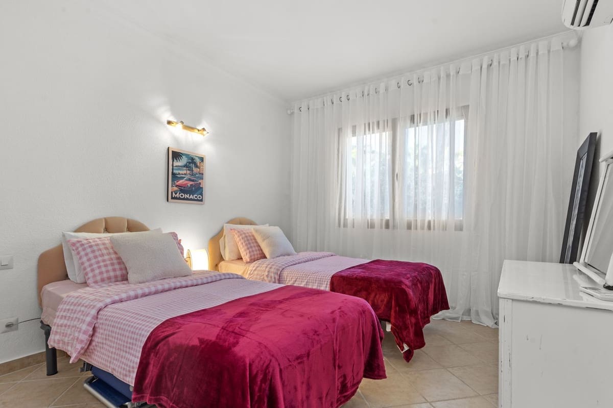 2 soverom Penthouse til salgs i Benahavis med svømmebasseng - € 315 000 (Ref: 9622621)