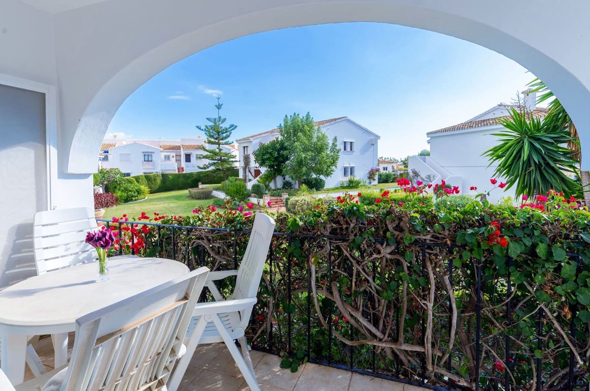 2 soverom Penthouse til salgs i Benahavis med svømmebasseng - € 315 000 (Ref: 9622621)