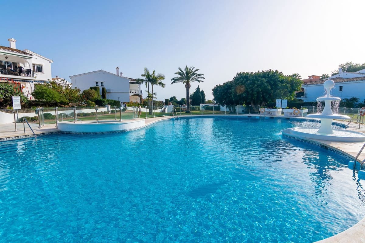 2 soverom Penthouse til salgs i Benahavis med svømmebasseng - € 315 000 (Ref: 9622621)